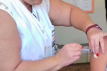 DHS começa a imunizar alunos contra o HPV