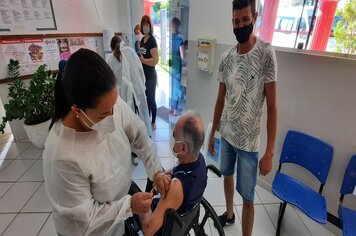 Segunda dose da vacina contra COVID-19 para idosos de 72 a 74 anos começa nesta sexta (9) em Pompeia