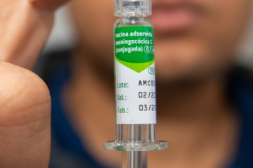 DHS amplia vacinação contra Meningite C para profissionais da educação e adolescentes