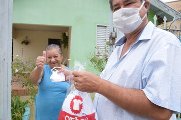 Prefeitura de Pompeia distribui máscaras contra COVID-19 para moradores